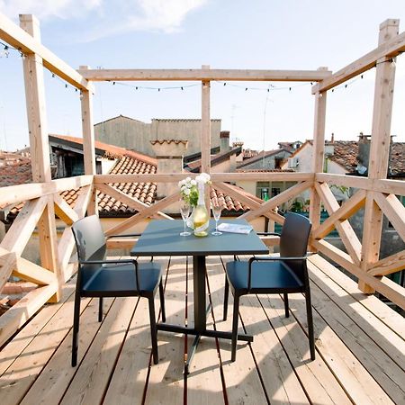 Loversinitaly Romantic Apartments - Altana And Jacuzzi Velence Kültér fotó