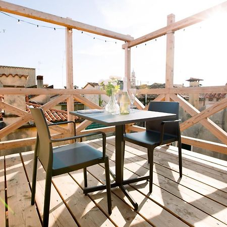 Loversinitaly Romantic Apartments - Altana And Jacuzzi Velence Kültér fotó