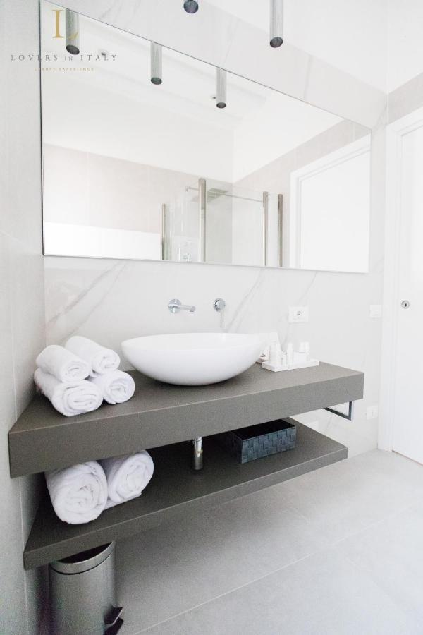 Loversinitaly Romantic Apartments - Altana And Jacuzzi Velence Kültér fotó