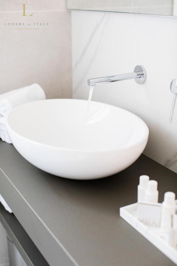Loversinitaly Romantic Apartments - Altana And Jacuzzi Velence Kültér fotó