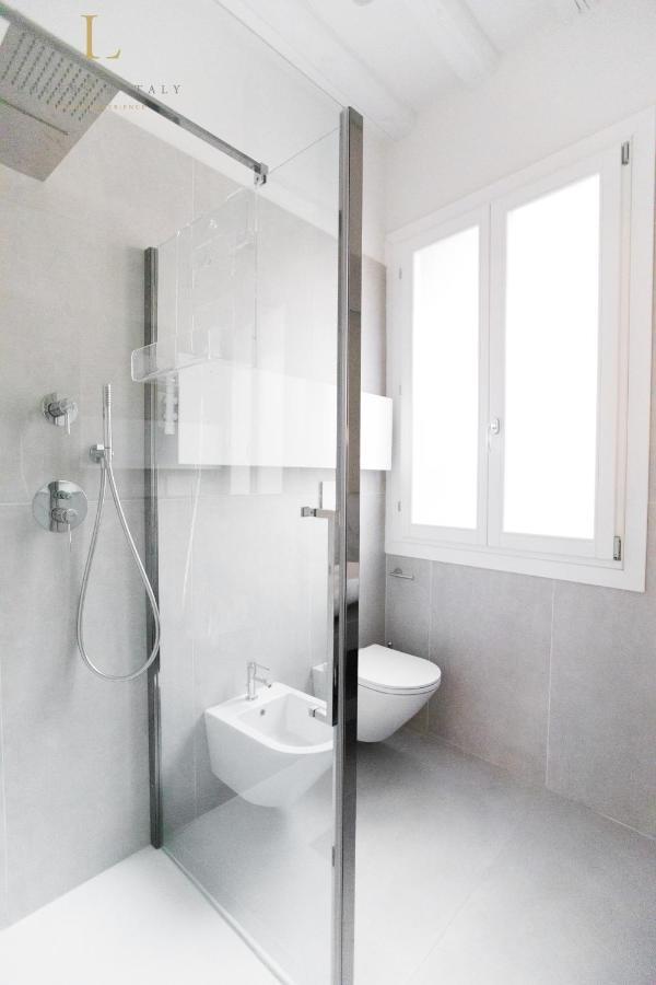 Loversinitaly Romantic Apartments - Altana And Jacuzzi Velence Kültér fotó