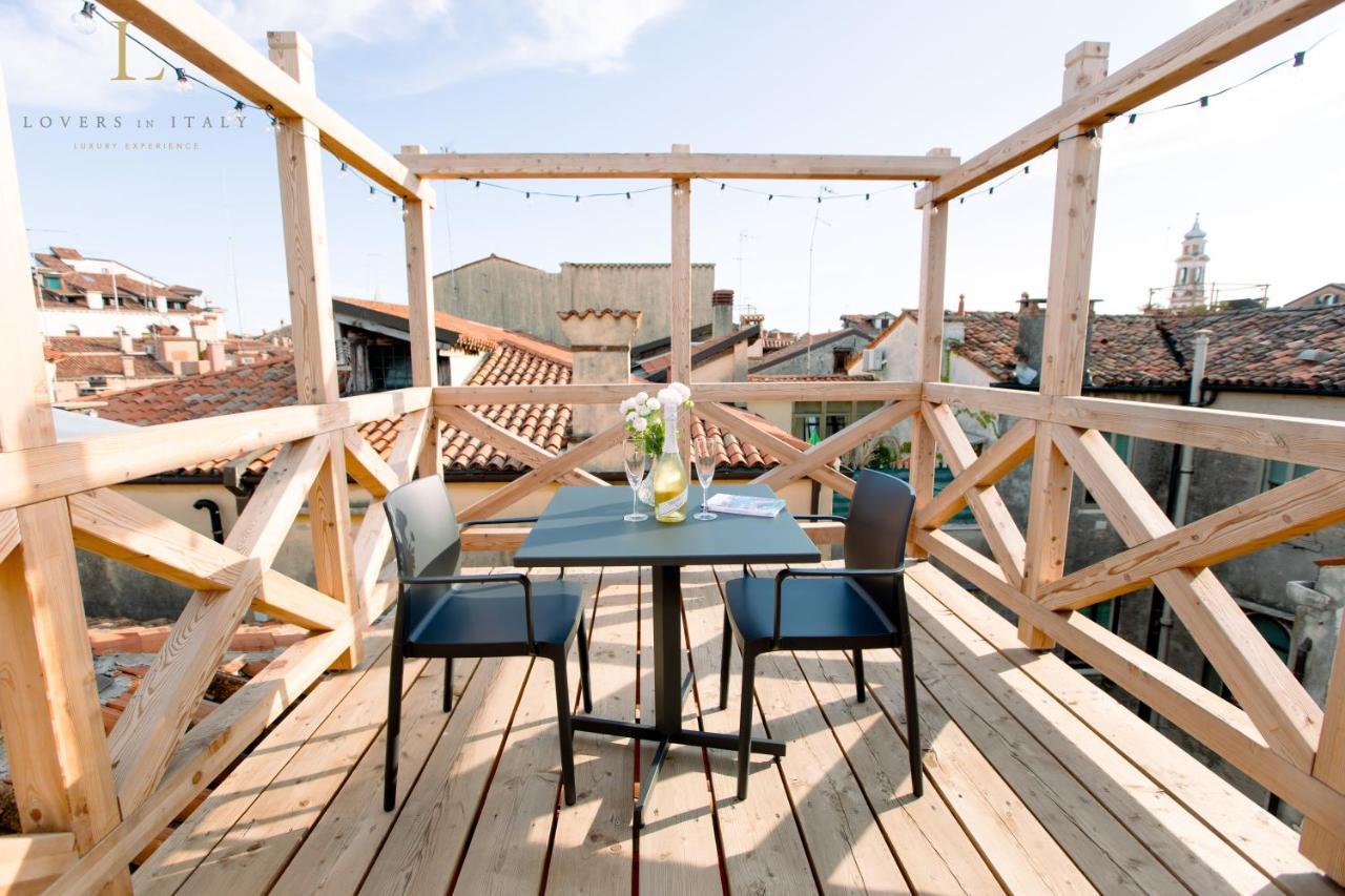 Loversinitaly Romantic Apartments - Altana And Jacuzzi Velence Kültér fotó