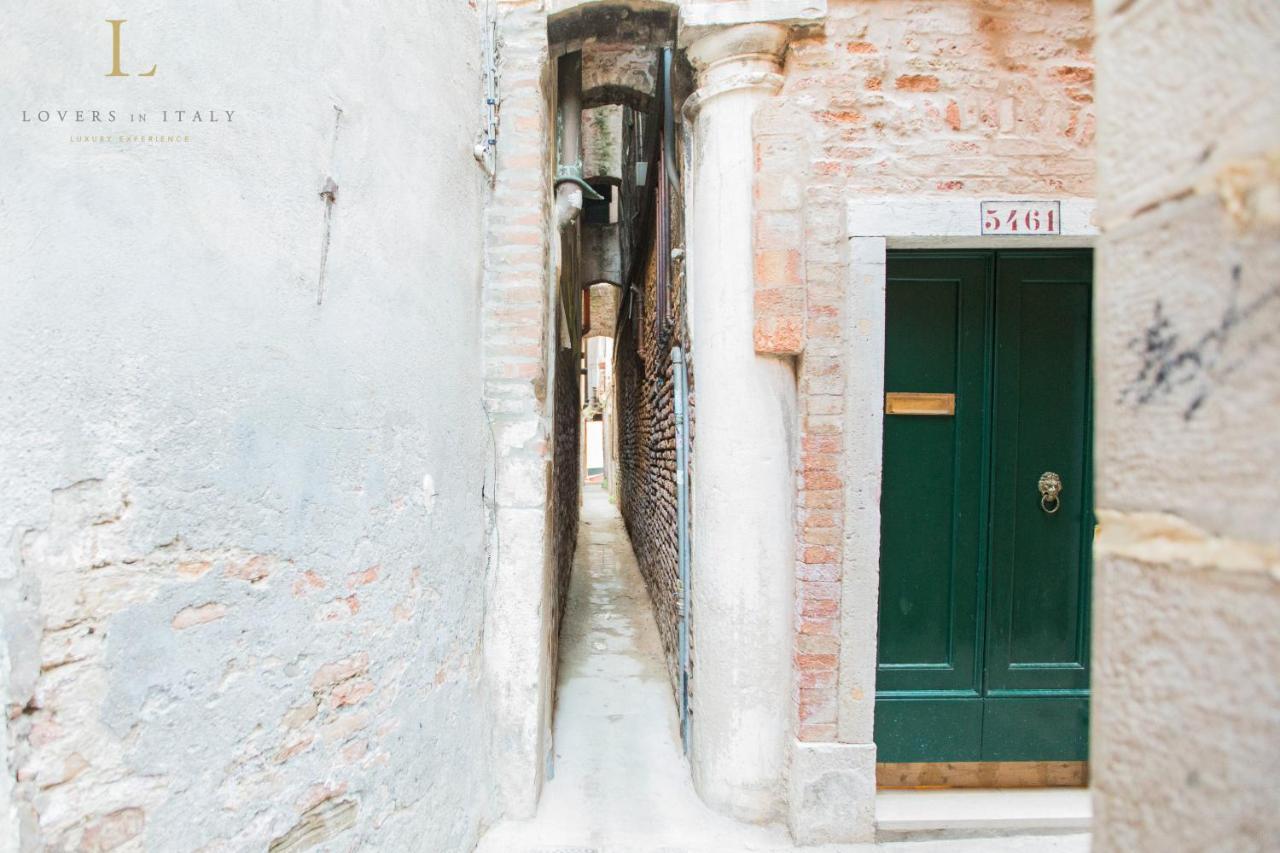 Loversinitaly Romantic Apartments - Altana And Jacuzzi Velence Kültér fotó