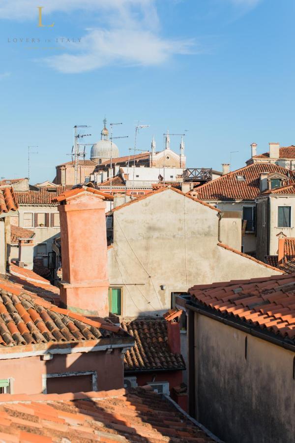 Loversinitaly Romantic Apartments - Altana And Jacuzzi Velence Kültér fotó