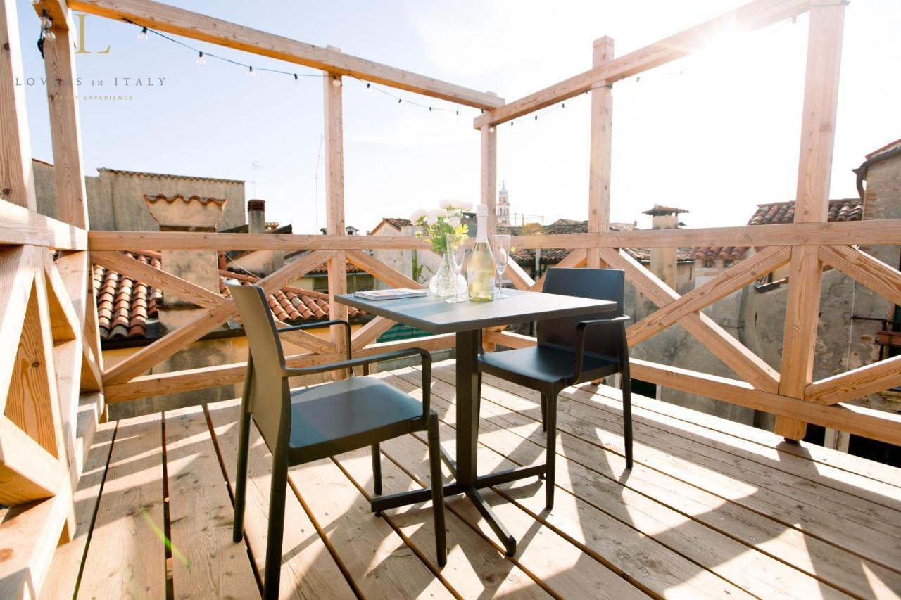 Loversinitaly Romantic Apartments - Altana And Jacuzzi Velence Kültér fotó