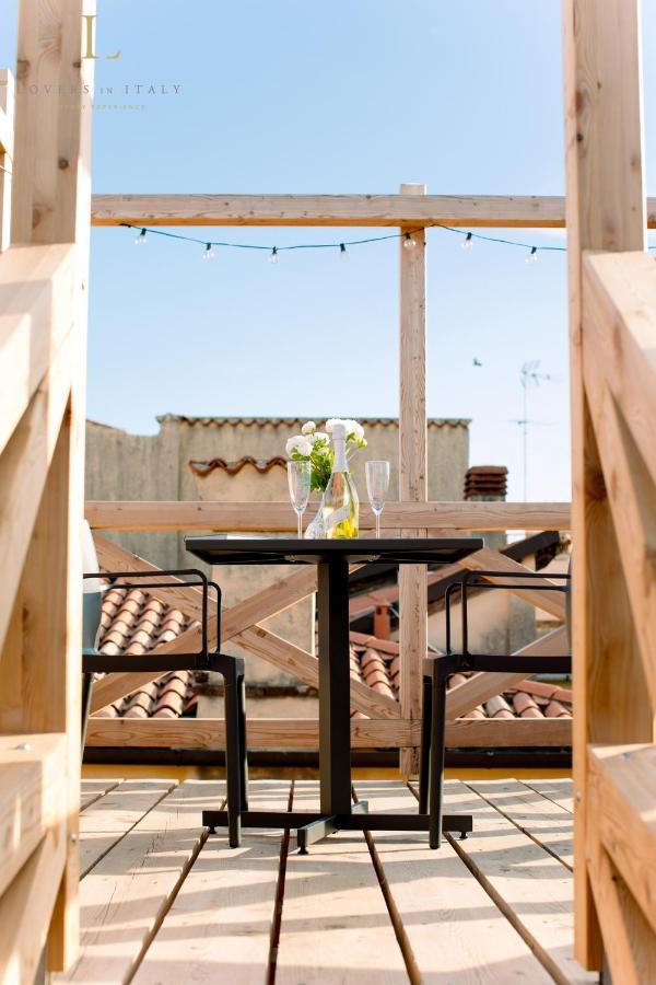 Loversinitaly Romantic Apartments - Altana And Jacuzzi Velence Kültér fotó