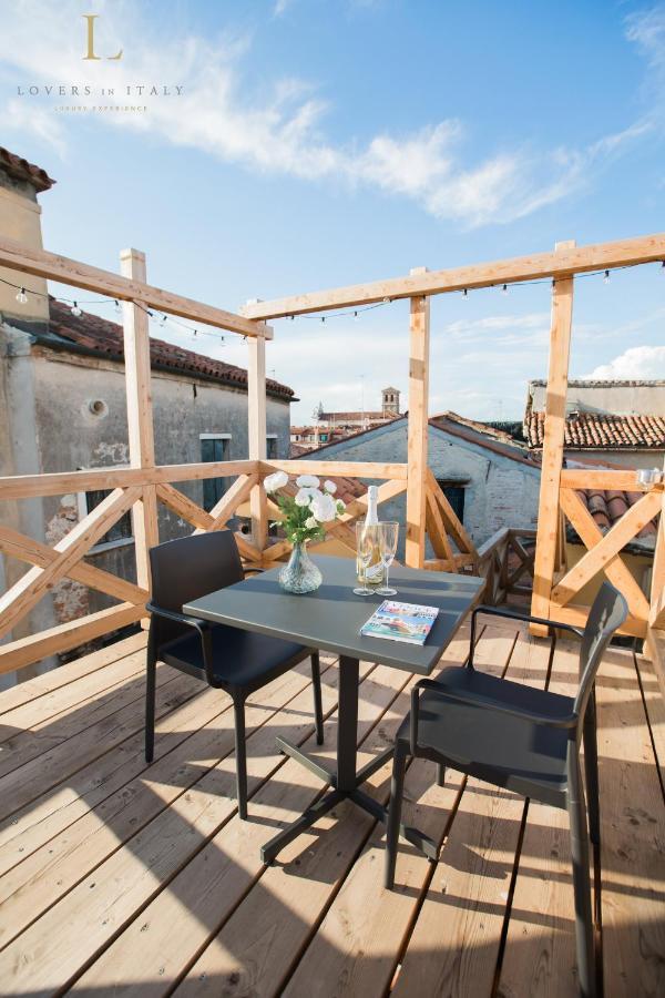 Loversinitaly Romantic Apartments - Altana And Jacuzzi Velence Kültér fotó