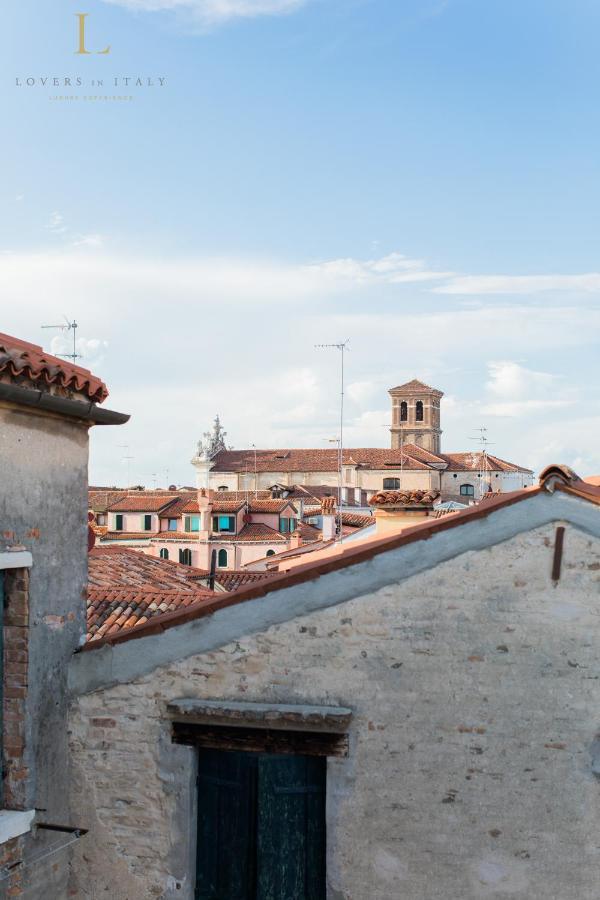 Loversinitaly Romantic Apartments - Altana And Jacuzzi Velence Kültér fotó